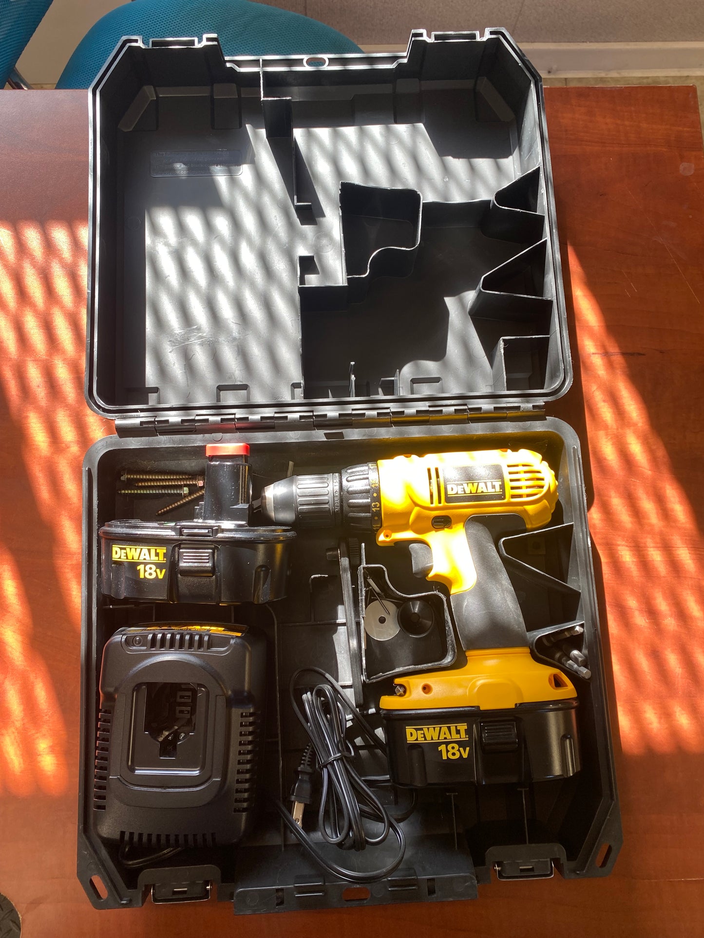 DeWALT 18V Drill Kit